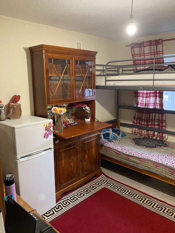 Room Finsbury Close in Crawley