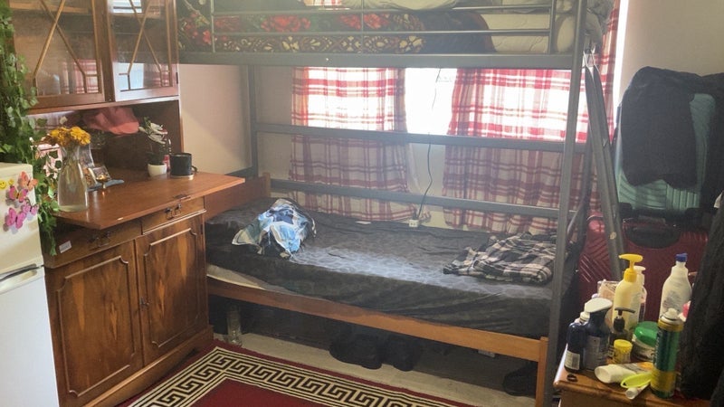 Room Finsbury Close in Crawley