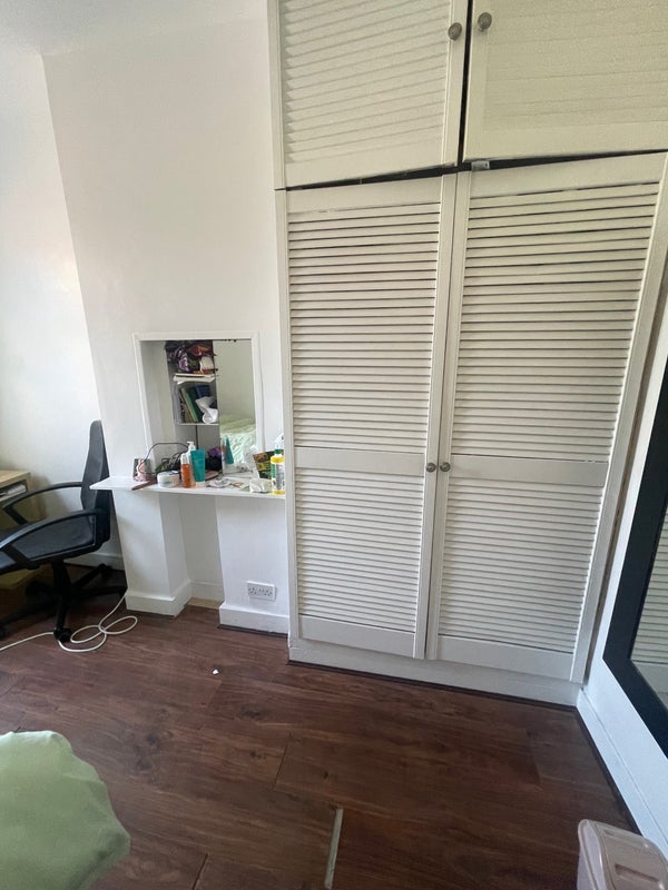 Room Clarendon Road in Greater London