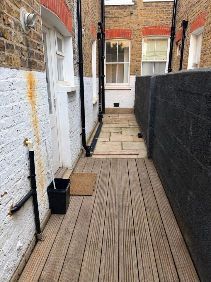 Flat Southfield Road in Greater London