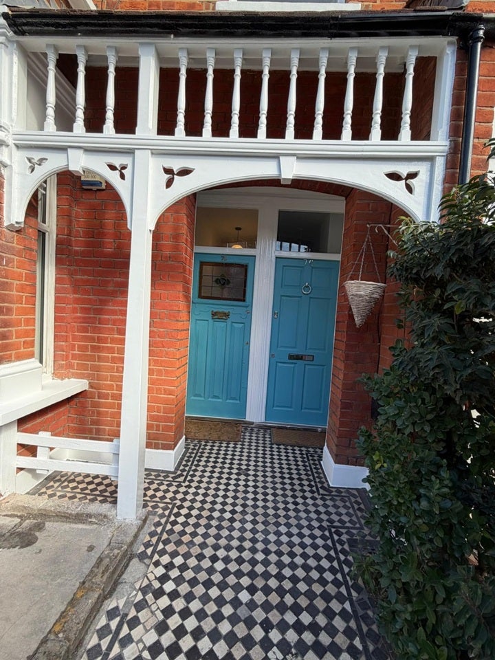 Flat Southfield Road in Greater London