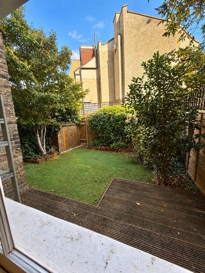 Flat Southfield Road in Greater London