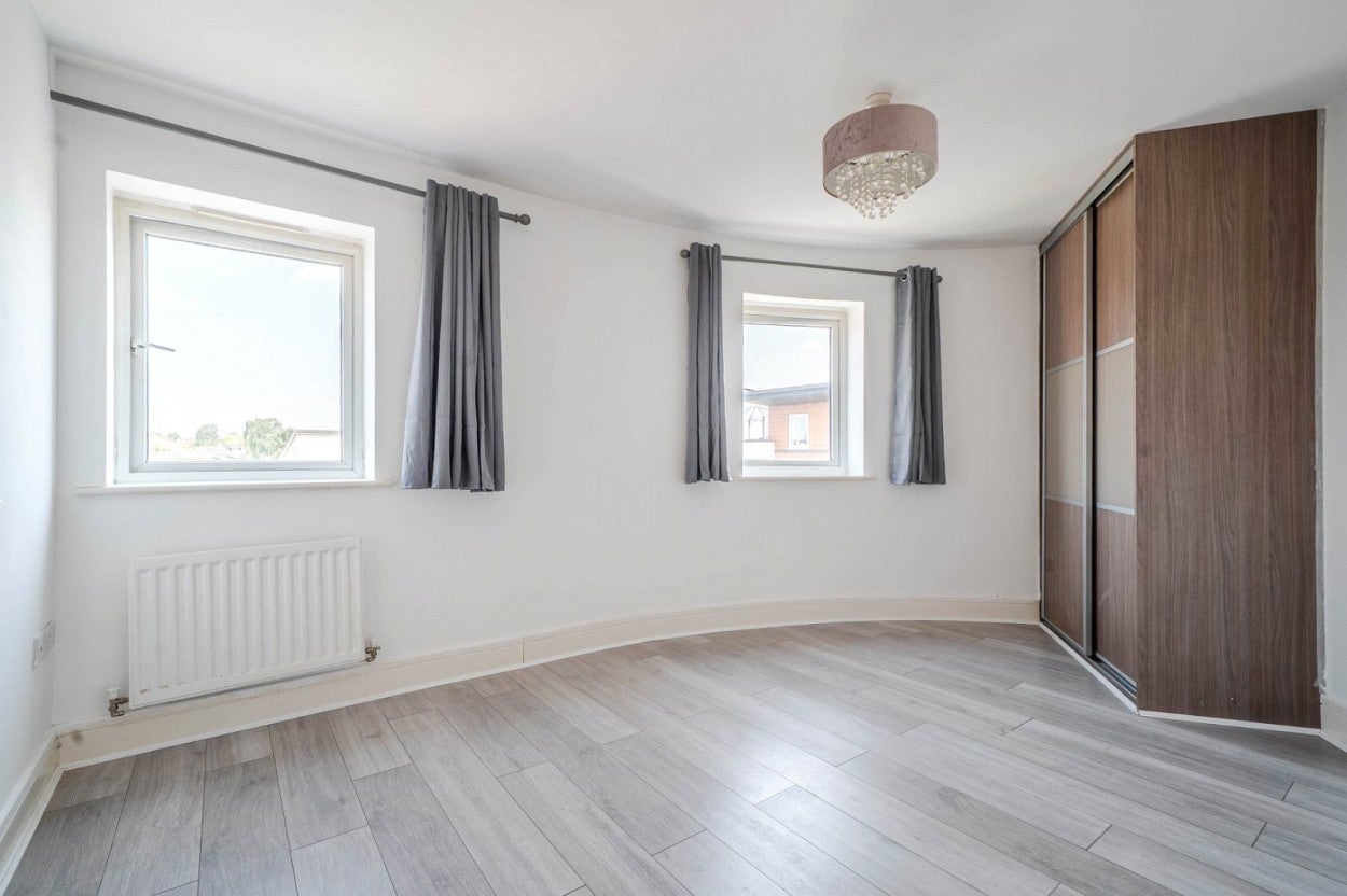 Flat Bowling Green Close in Milton Keynes