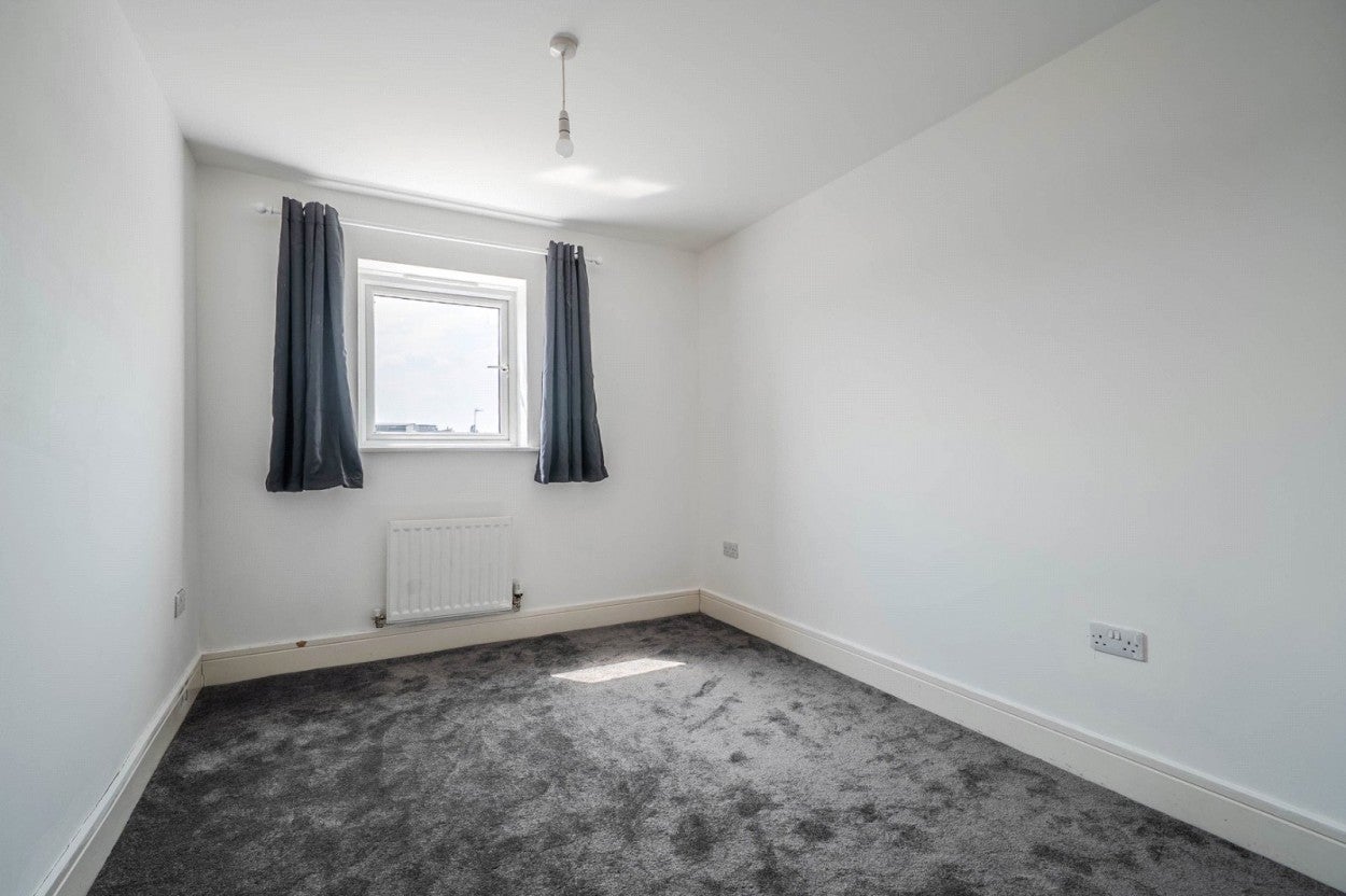 Flat Bowling Green Close in Milton Keynes