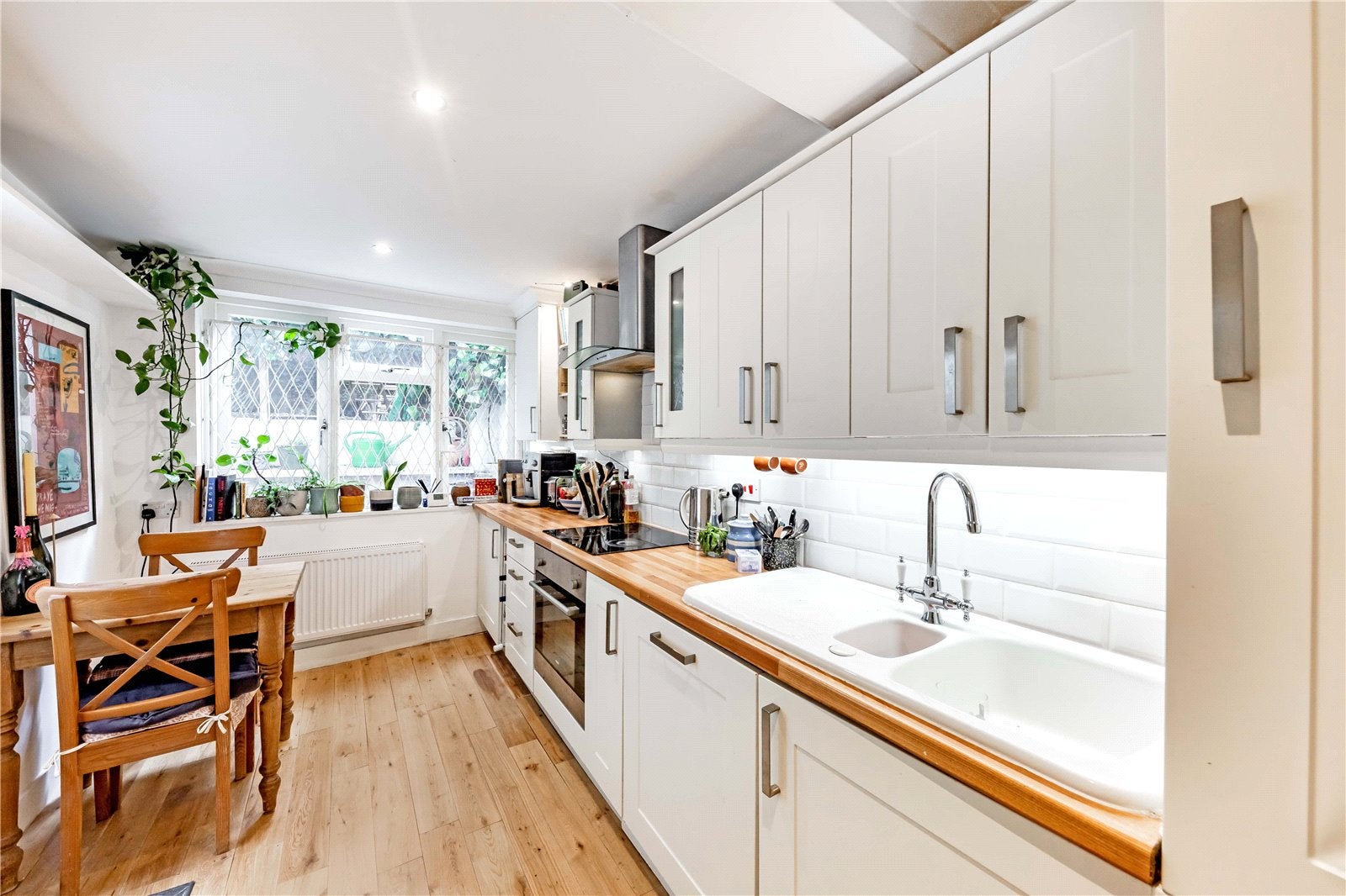 Flat Cornwall Crescent in Greater London