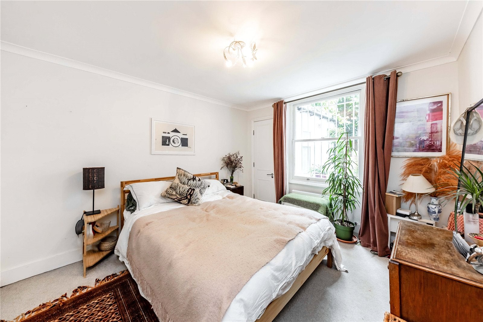 Flat Cornwall Crescent in Greater London