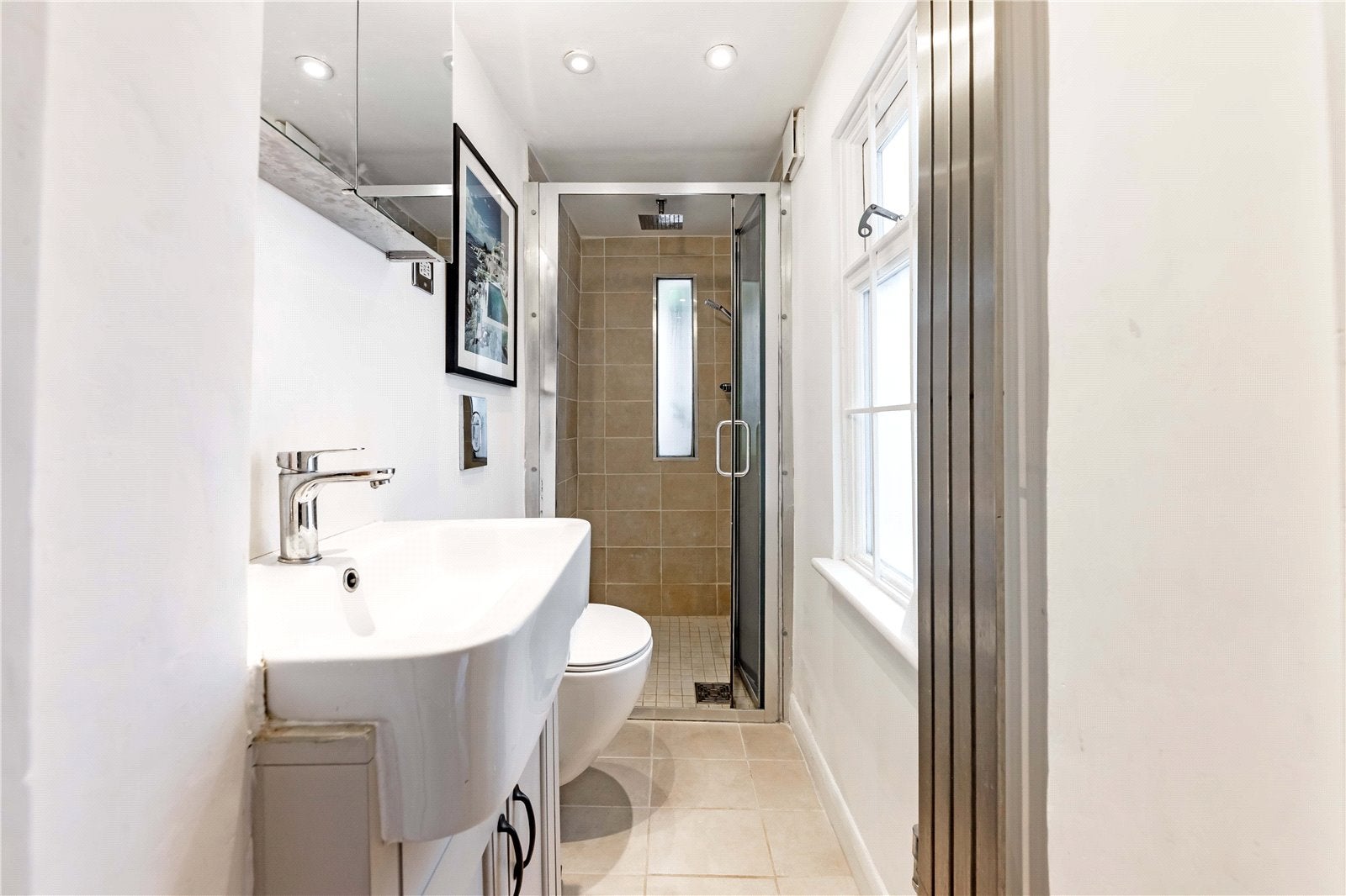 Flat Cornwall Crescent in Greater London