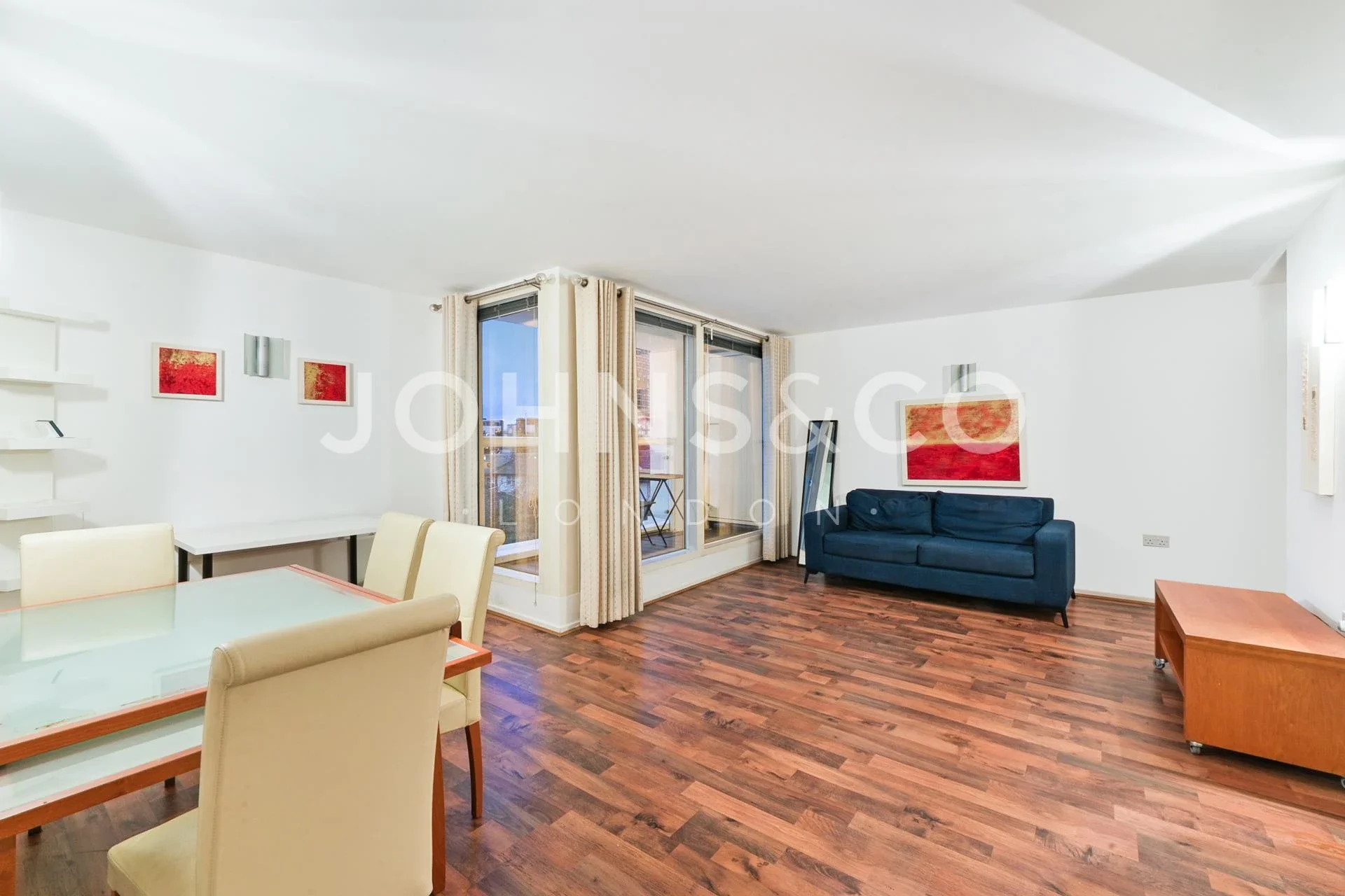 Flat Blackwall Way in Greater London