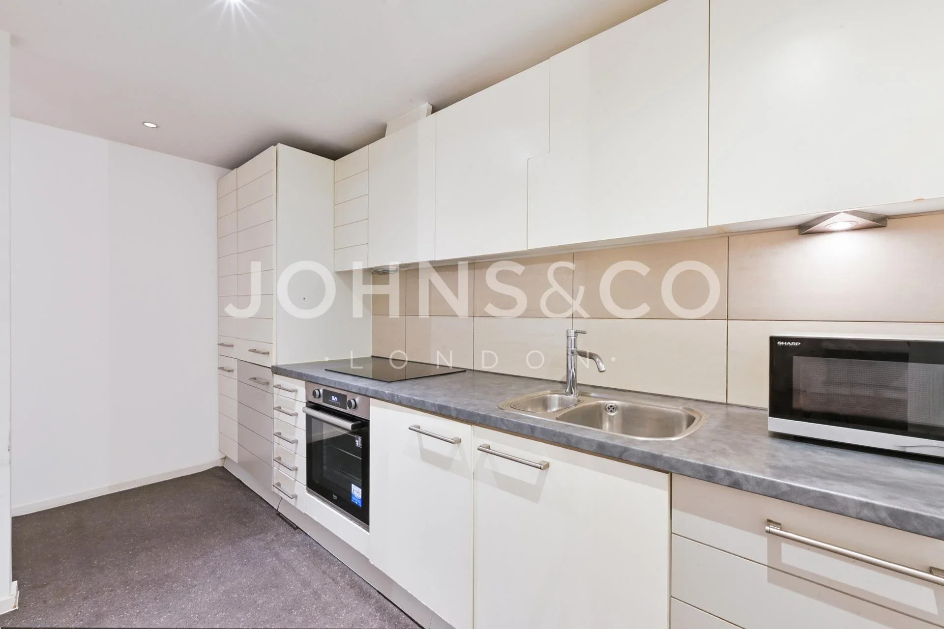 Flat Blackwall Way in Greater London