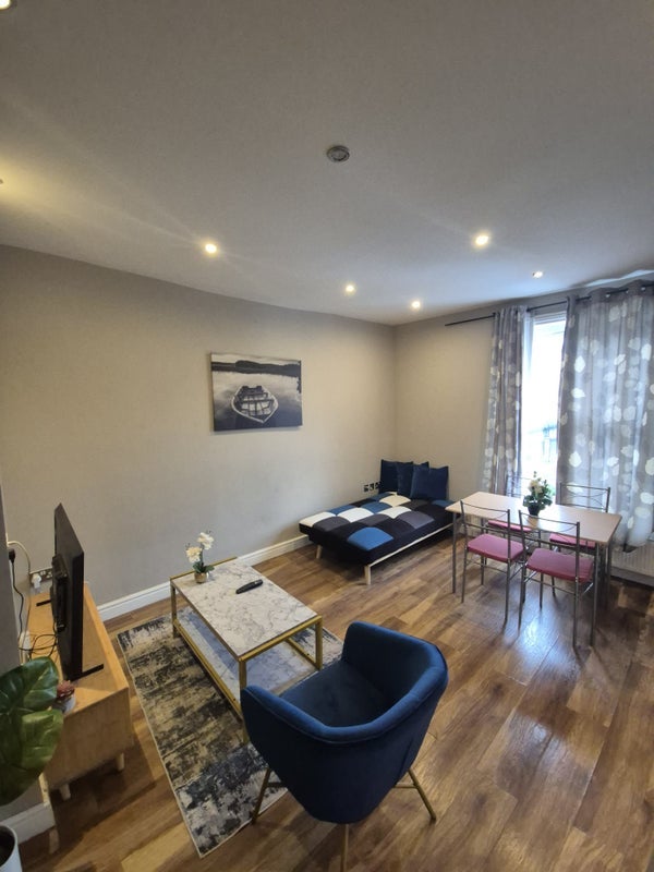 Flat Sydenham Road in Greater London
