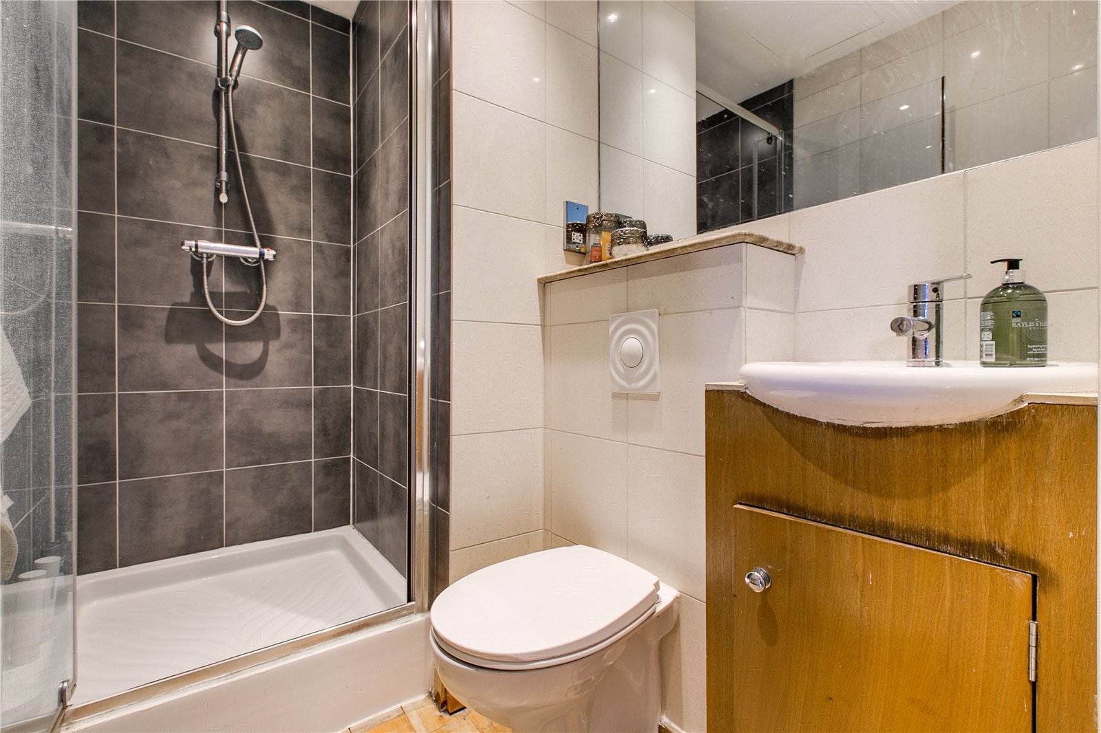 Flat Draycott Place in Greater London