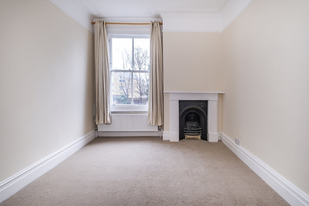 Flat Fassett Road in Greater London