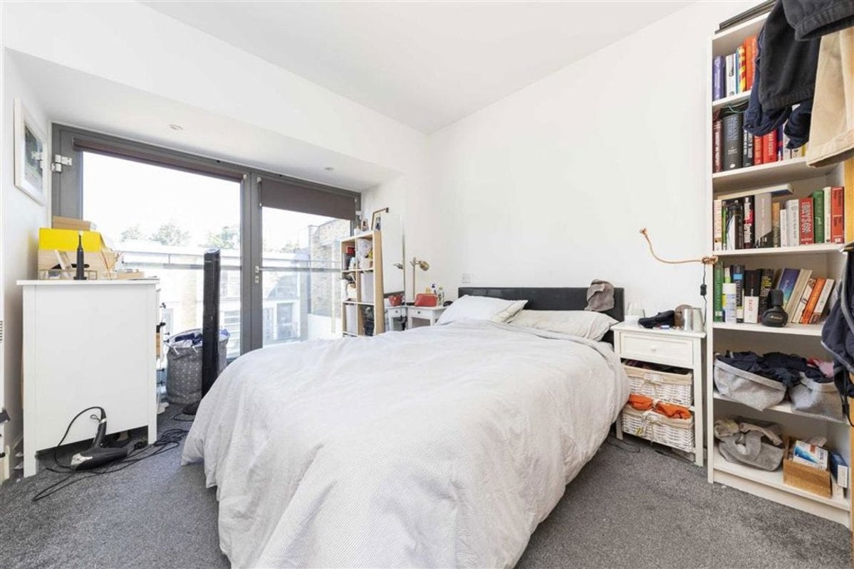 Flat Tanners Yard in Greater London