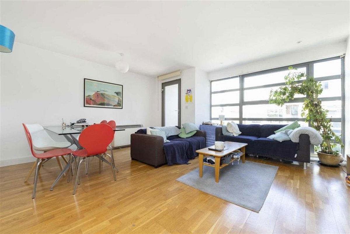 Flat Tanners Yard in Greater London