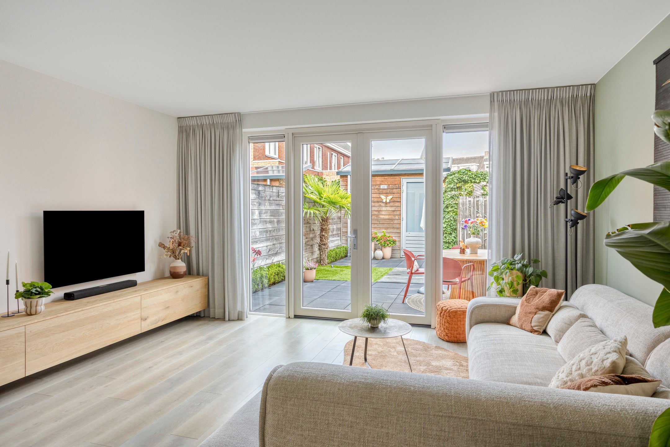 Hoekwoning te koop: Molenweg 24, Nijkerk