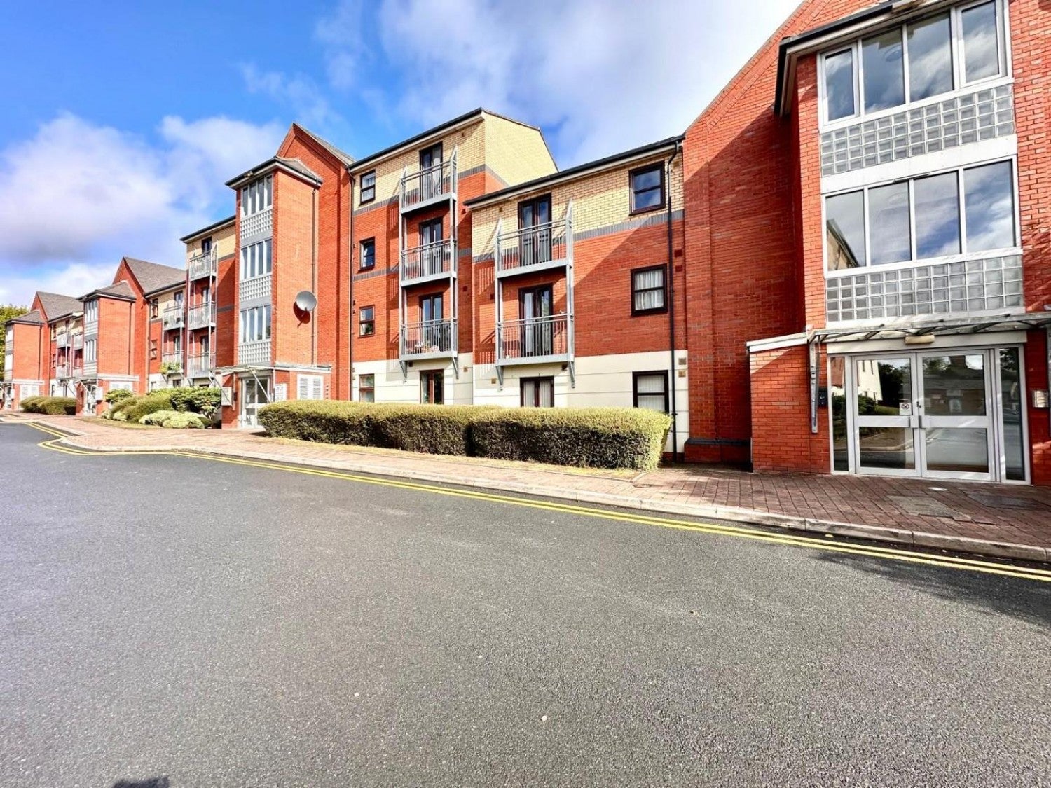 Flat Albert Road in Tamworth