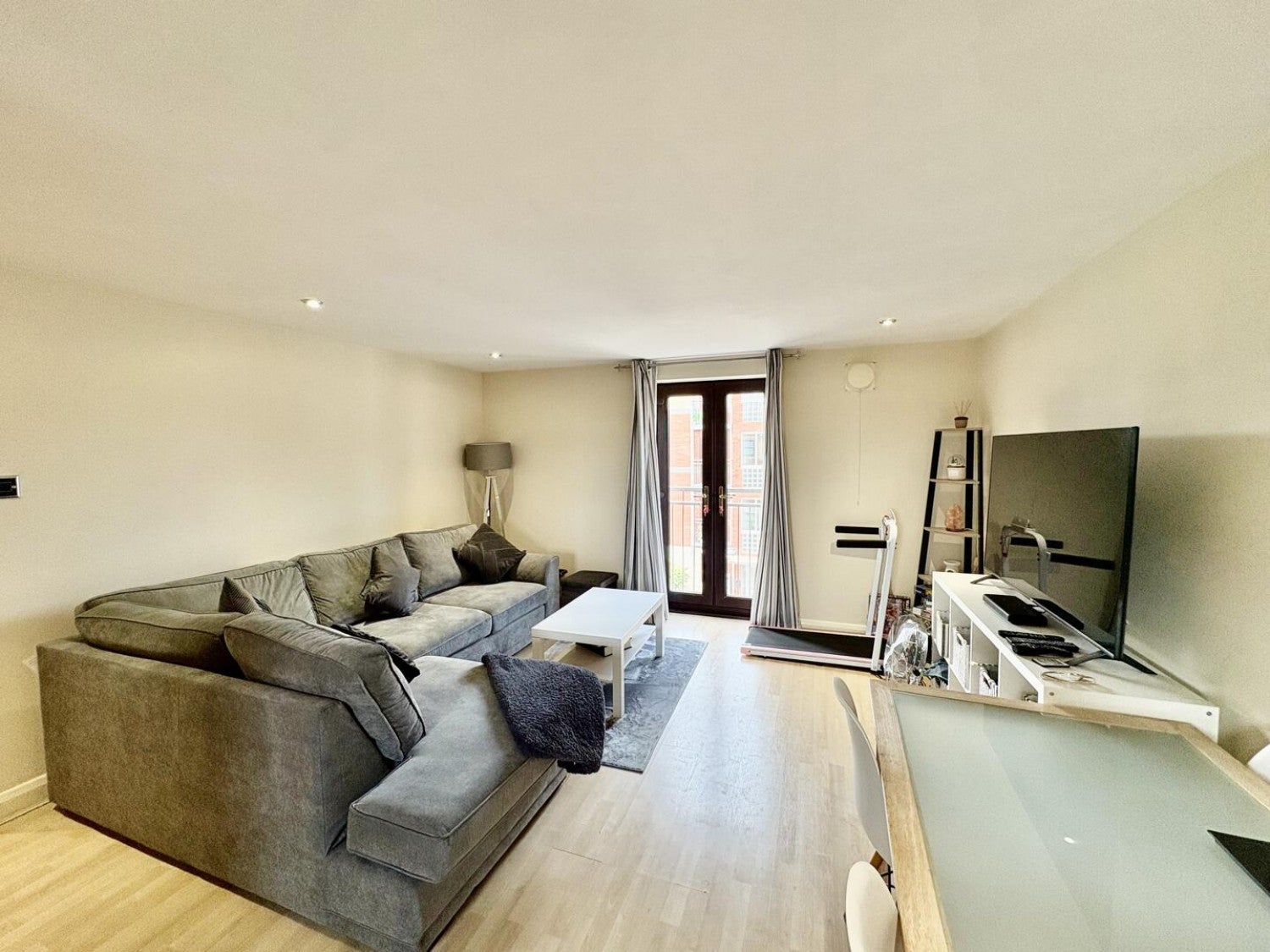 Flat Albert Road in Tamworth