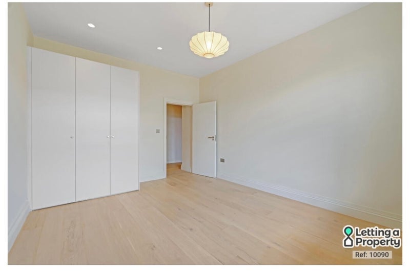 Room Grove Road in Greater London