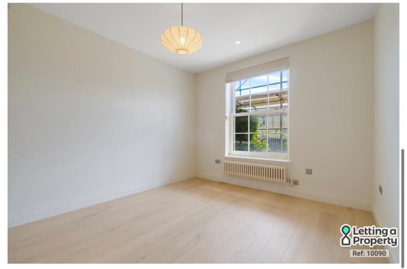 Room Grove Road in Greater London