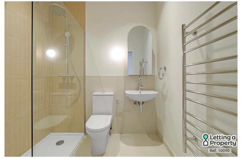 Room Grove Road in Greater London