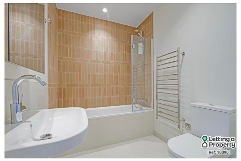 Room Grove Road in Greater London