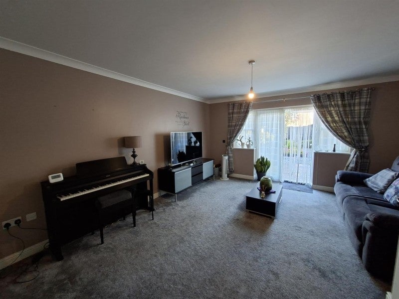 House Livingstone Drive in Huntingdonshire