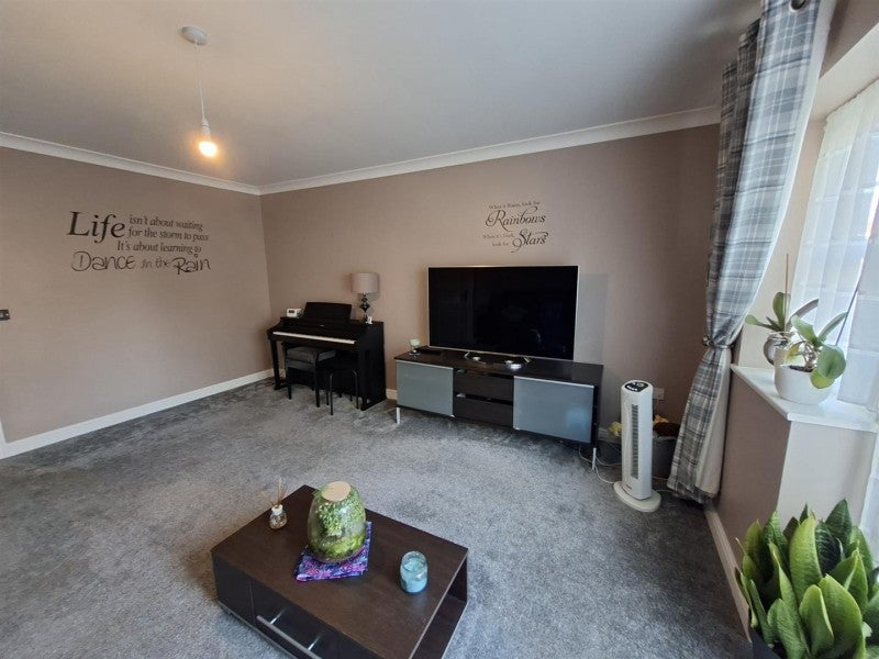House Livingstone Drive in Huntingdonshire