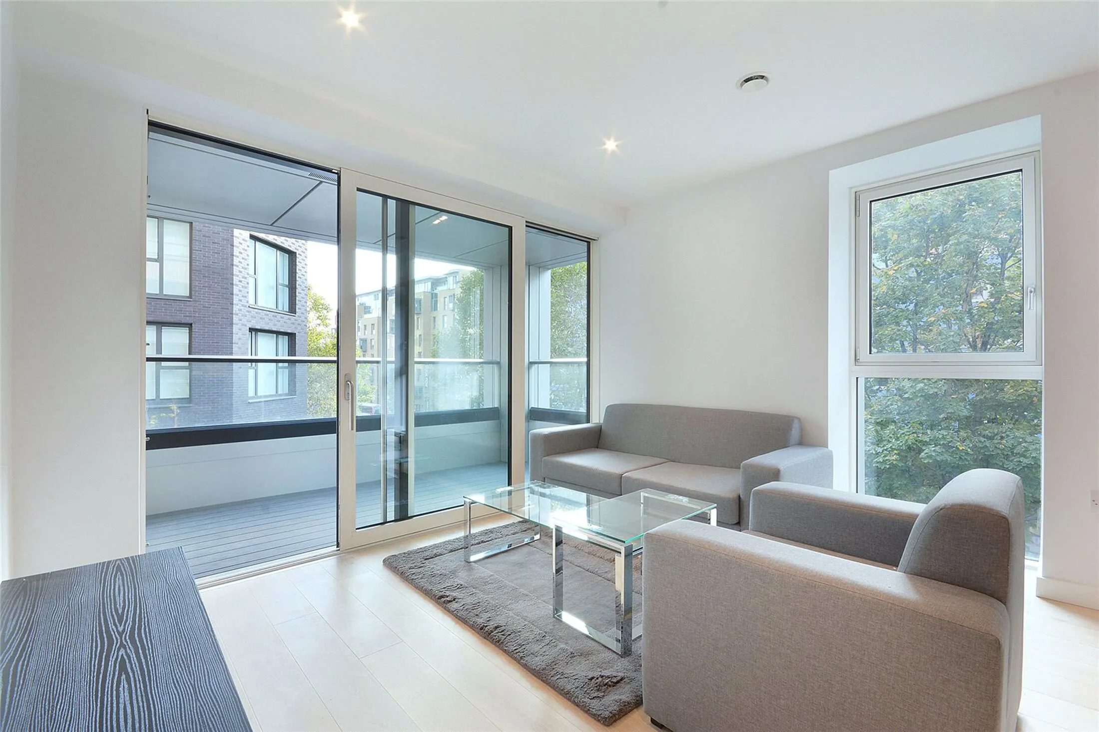Flat Deacon Street in Greater London