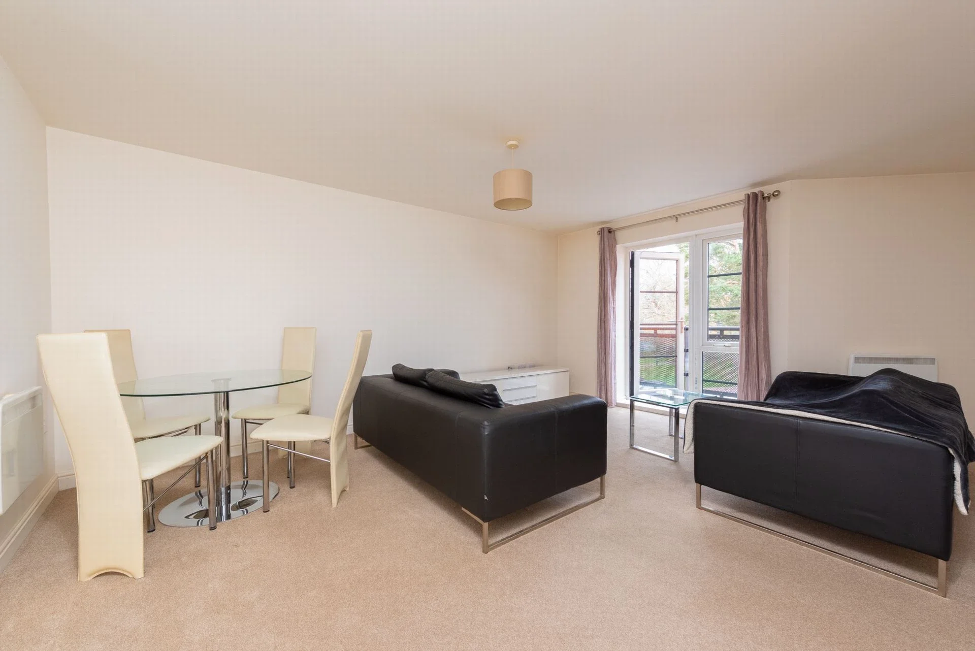 Flat Merlin Road in Rushmoor