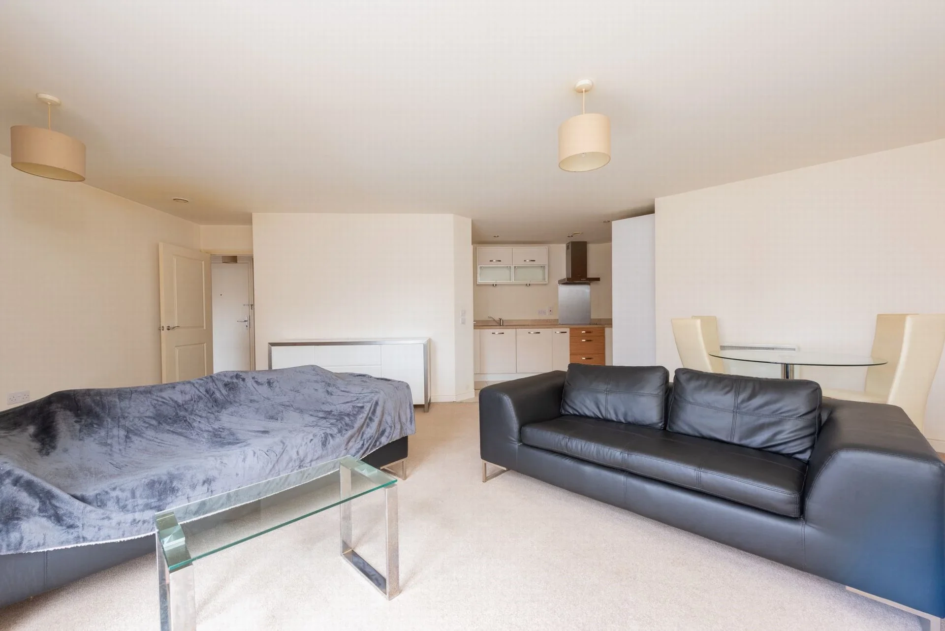 Flat Merlin Road in Rushmoor