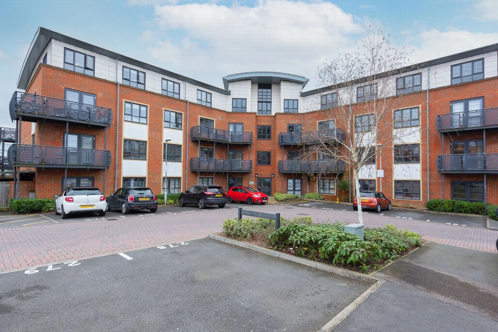 Flat Merlin Road in Rushmoor