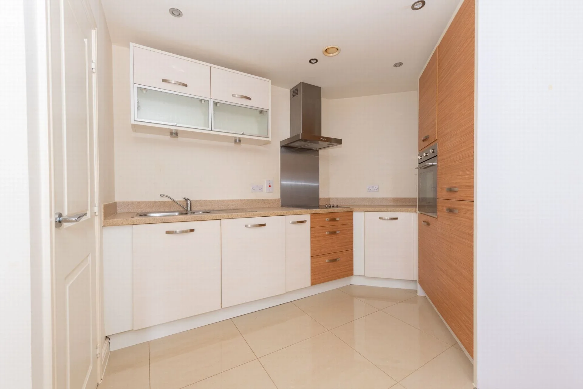 Flat Merlin Road in Rushmoor