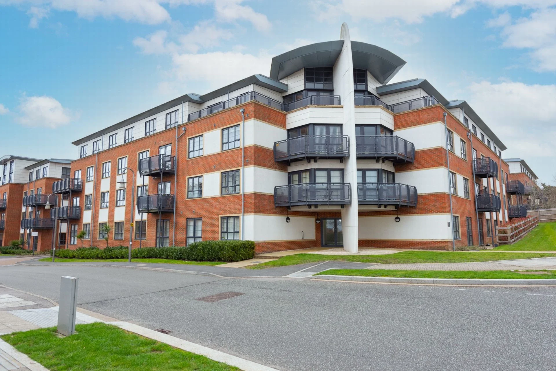 Flat Merlin Road in Rushmoor