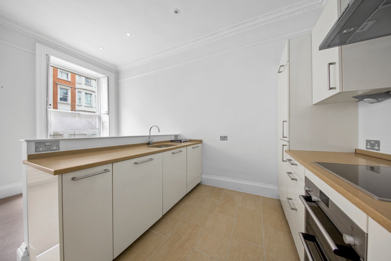 Flat Gower Street in Greater London