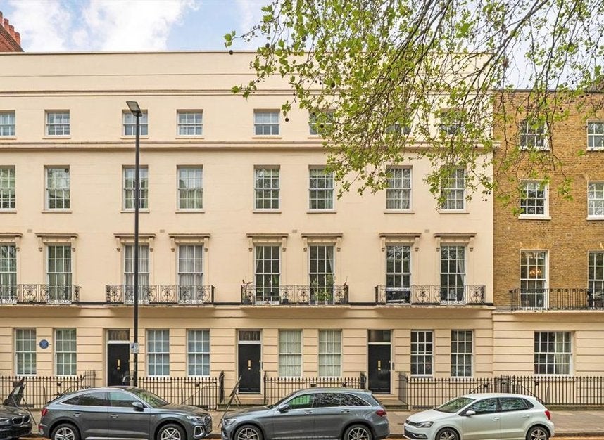 Flat Cambridge Gate Mews in Greater London