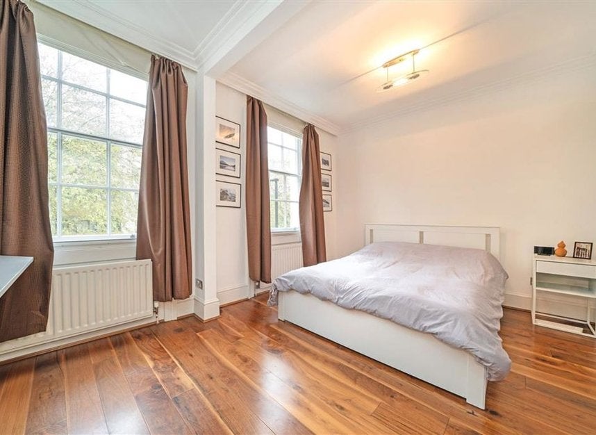 Flat Cambridge Gate Mews in Greater London