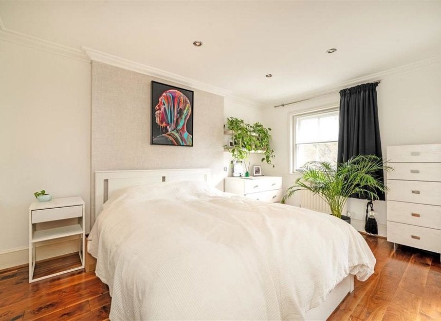 Flat Cambridge Gate Mews in Greater London
