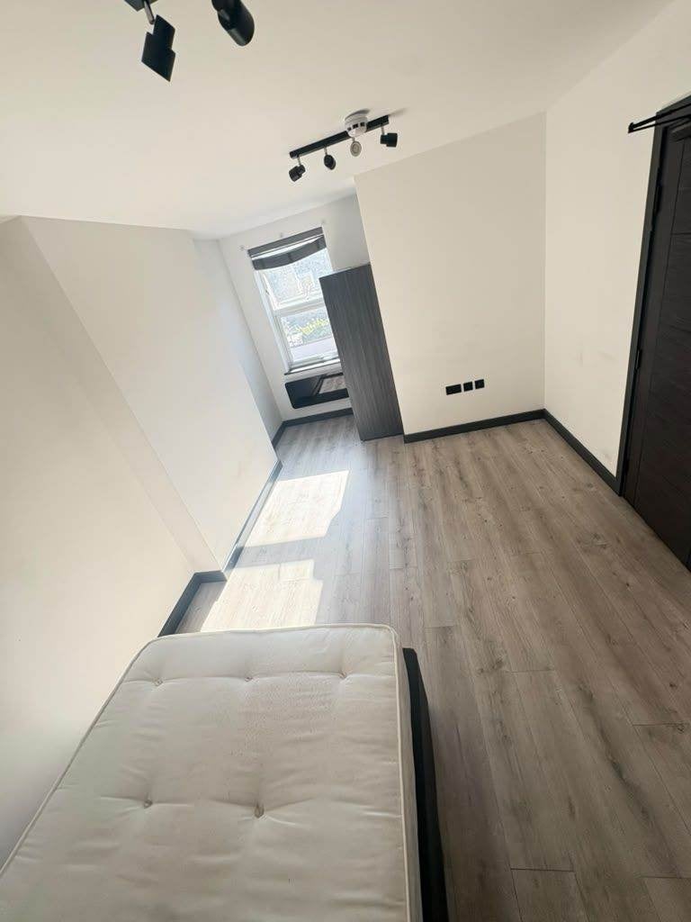 Flat Gilbey Road in Greater London
