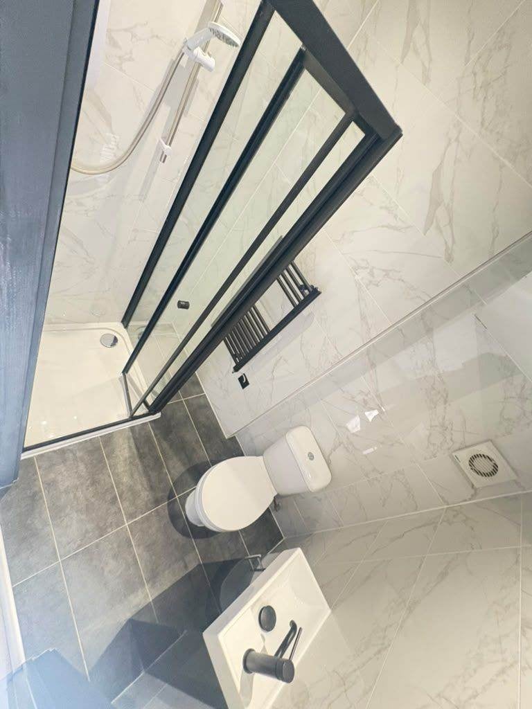 Flat Gilbey Road in Greater London