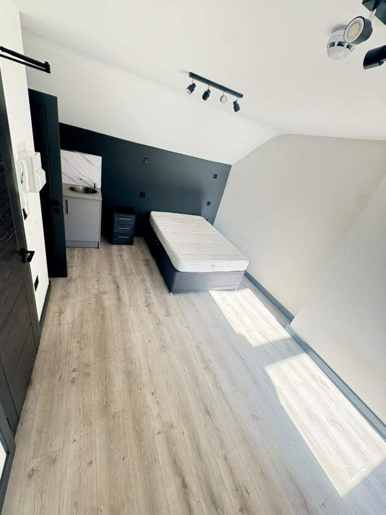 Flat Gilbey Road in Greater London