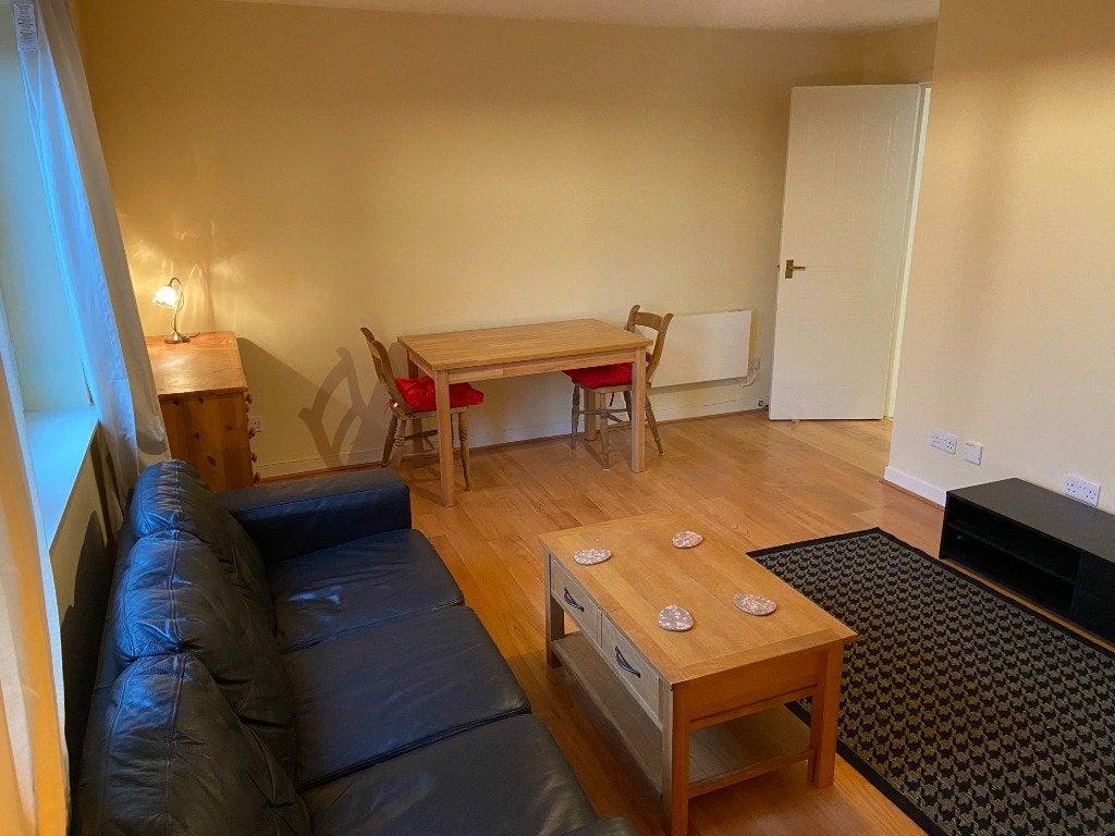 Flat Slateford Road in City of Edinburgh