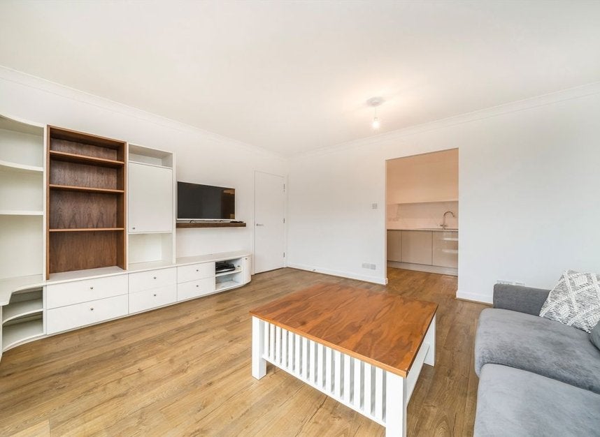 Flat Boardwalk Place in Greater London