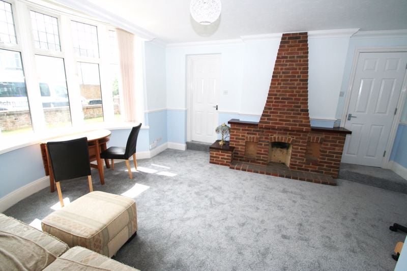 Flat Seamill Park Crescent in Worthing