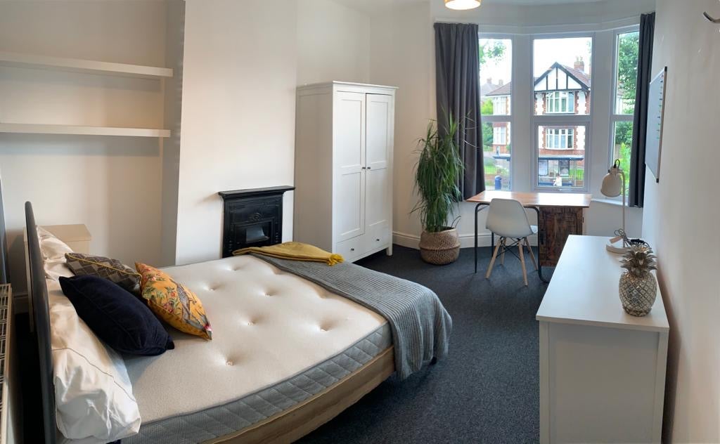 Room Staple Hill Road in Bristol
