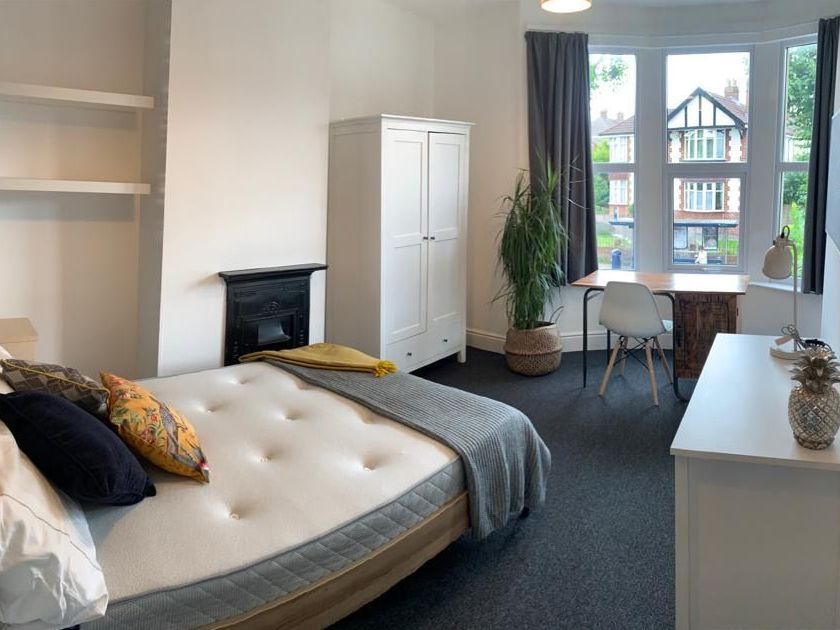 Room Staple Hill Road in Bristol