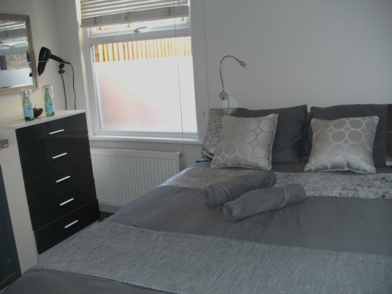 Room Fleeming Road in Greater London