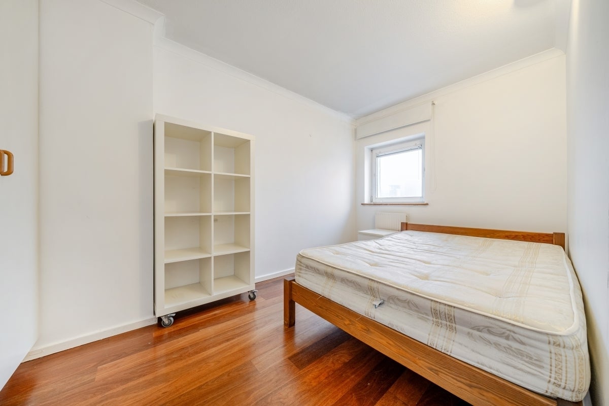 Room South Sea Street in Greater London