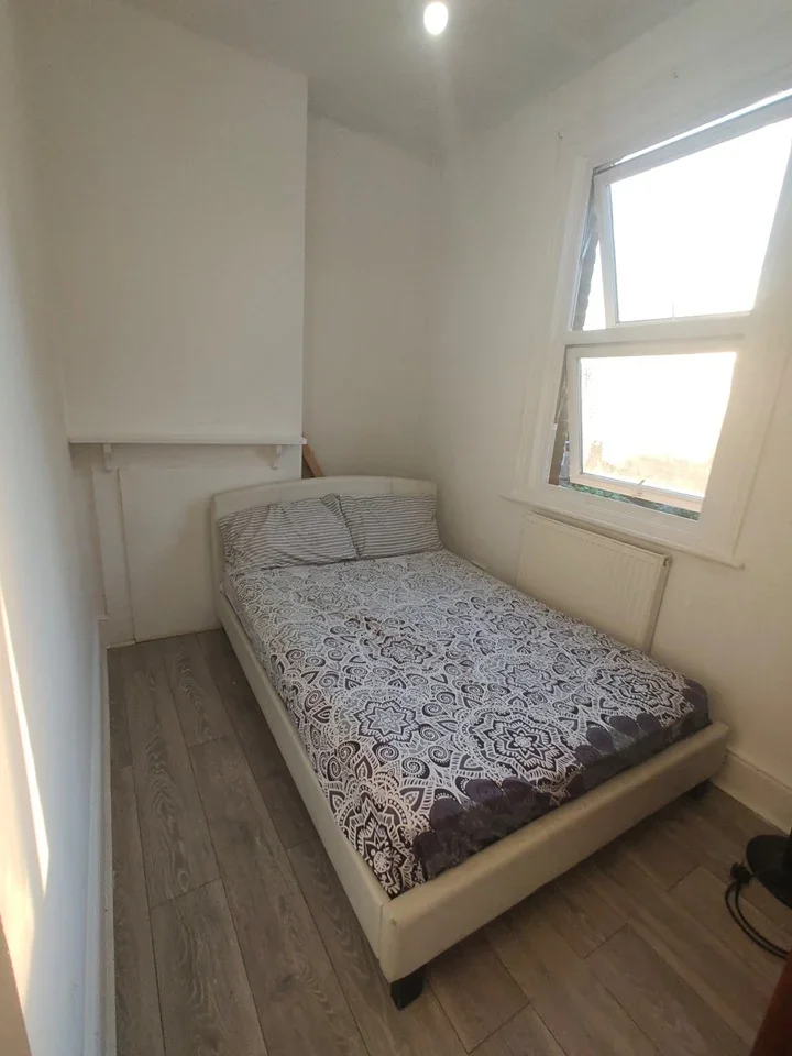 Room Herbert Road in Greater London
