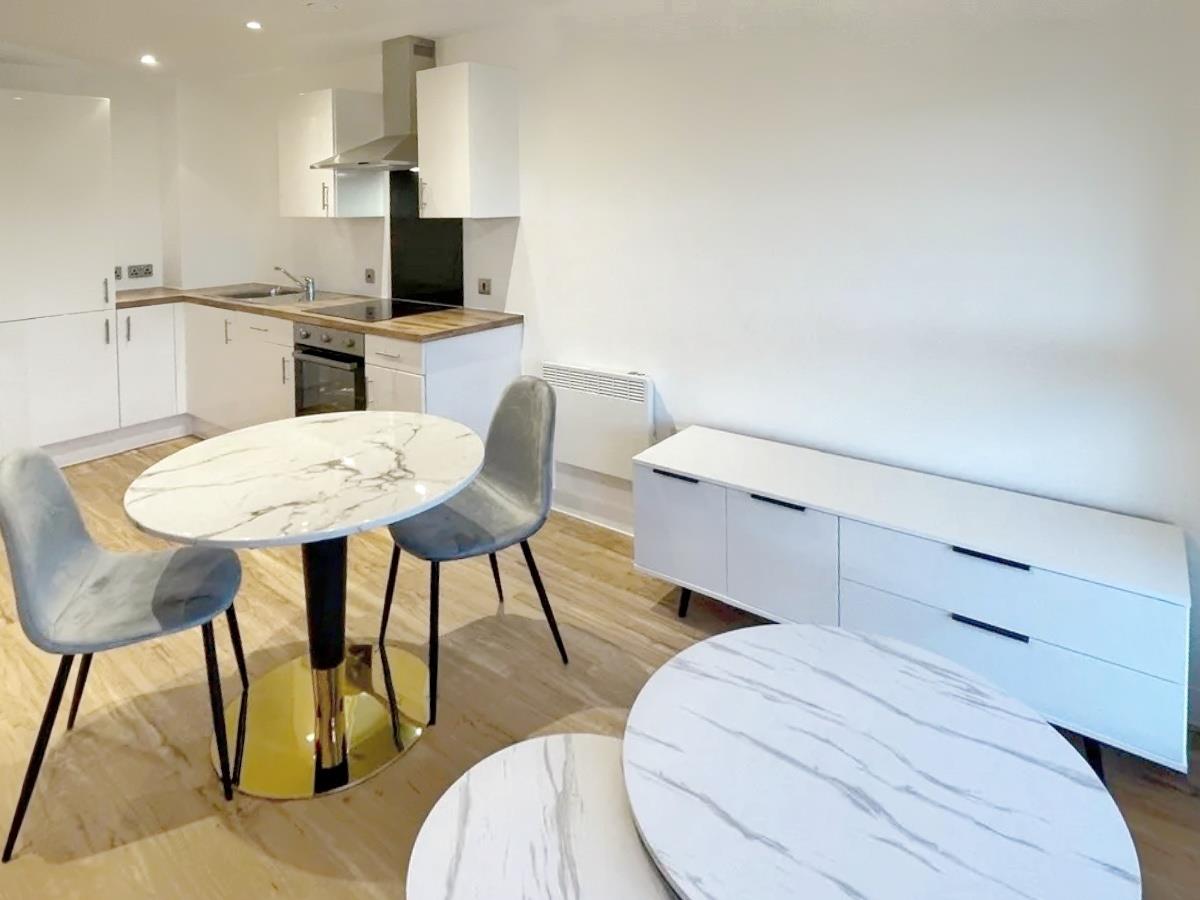Flat Pomona Strand in Trafford