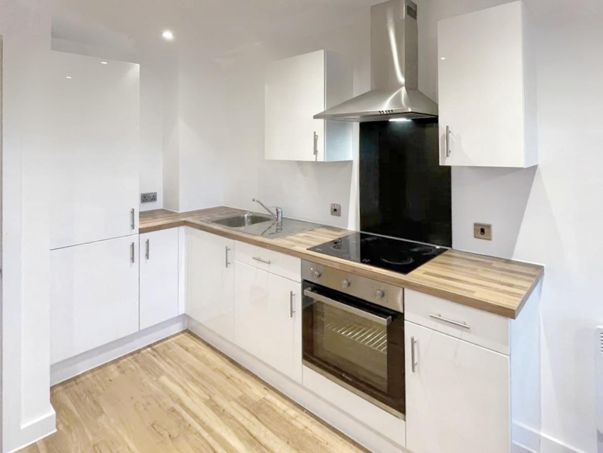 Flat Pomona Strand in Trafford